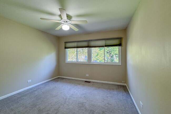 Building Photo - 416 Swallow Ln
