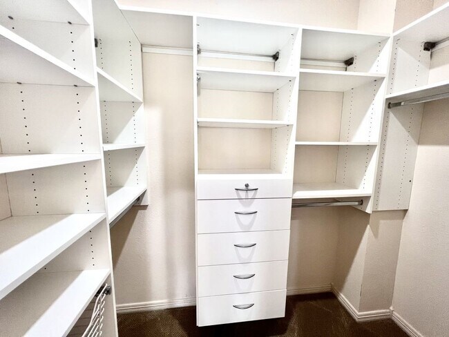 Building Photo - 5110 Shadow Breeze Ln