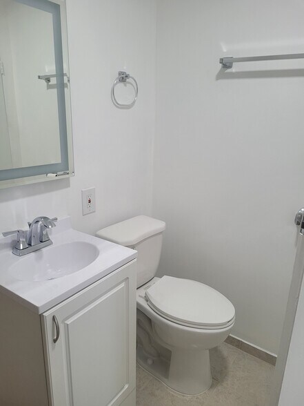 Building Photo - 14223 Carl St