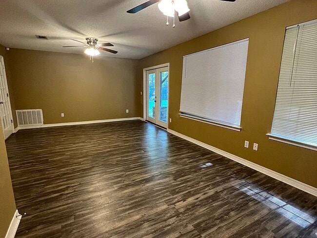 Building Photo - 1424 Roebling Tr