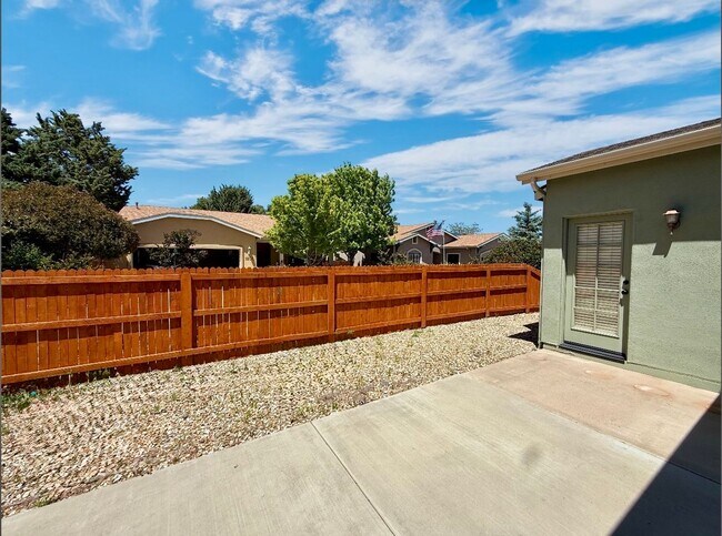 Building Photo - Great home in 55+ community