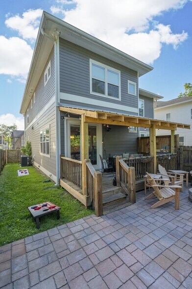 Exceptional backyard - 1922 14th Ave N