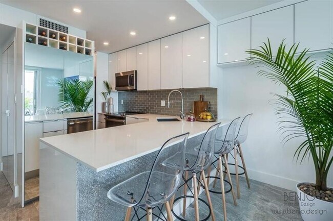 Building Photo - 1000 West Ave