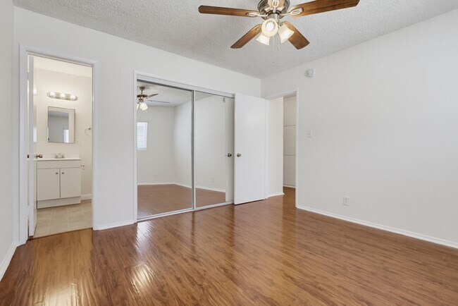 Interior Photo - 6113 8th Ave