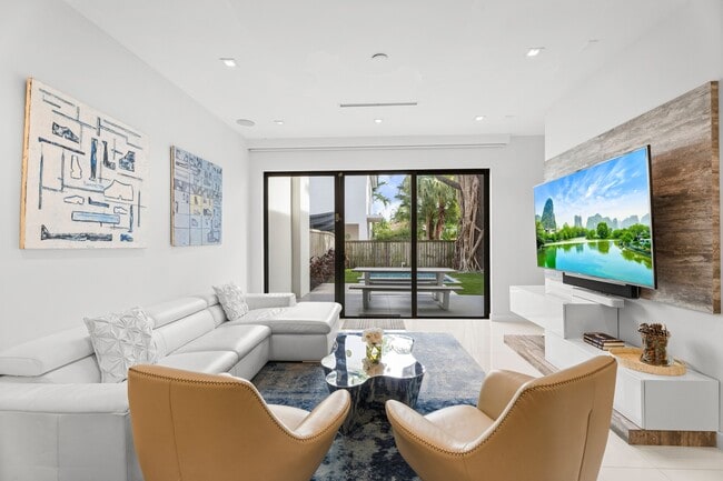 Building Photo - 3276 Day Ave