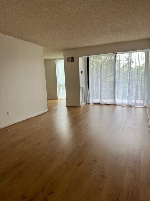 Building Photo - 2311 Pimmit Dr