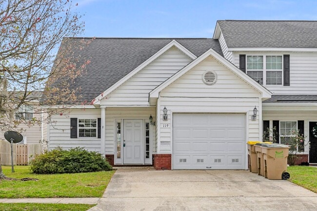 Primary Photo - 3 Bedroom 2.5 Bathroom Townhome in Cypress Point - Richmond Hill