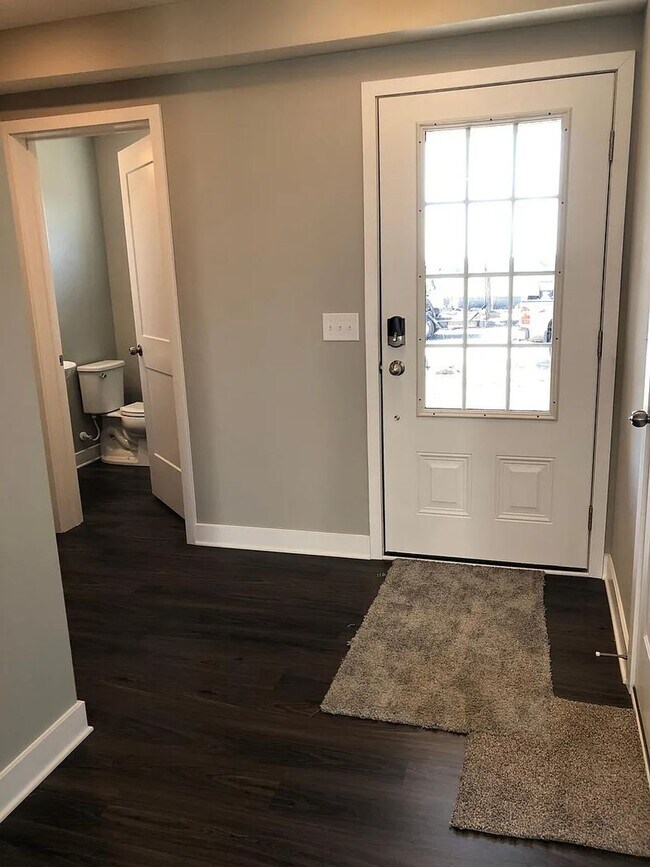Building Photo - Awesome woodbury townhouse available!