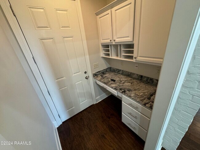 Building Photo - 216 Golden Cypress Dr