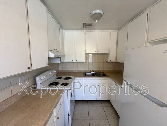 Building Photo - 556 E Chuckwalla Rd