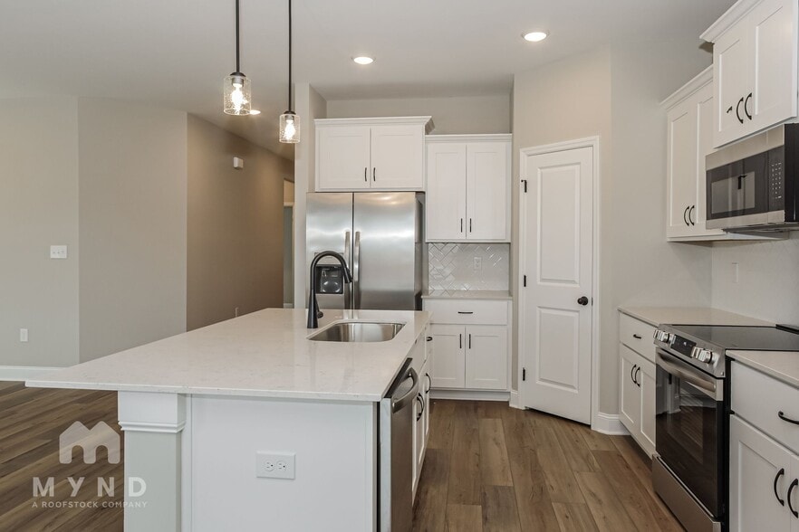 Building Photo - 235 Irish Hl Dr