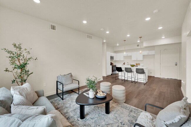 Building Photo - First  Month Rent FREE