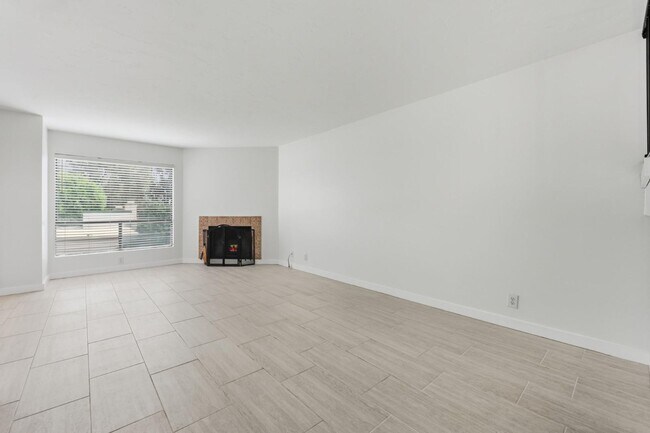 Building Photo - 709 Copper Dr