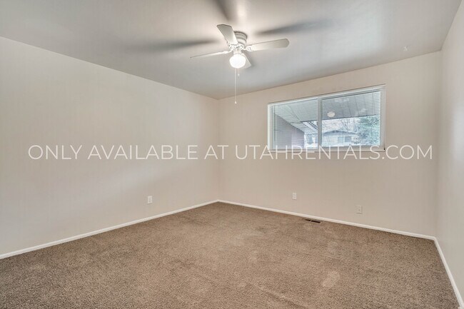 Building Photo - 1194 W 300 N St