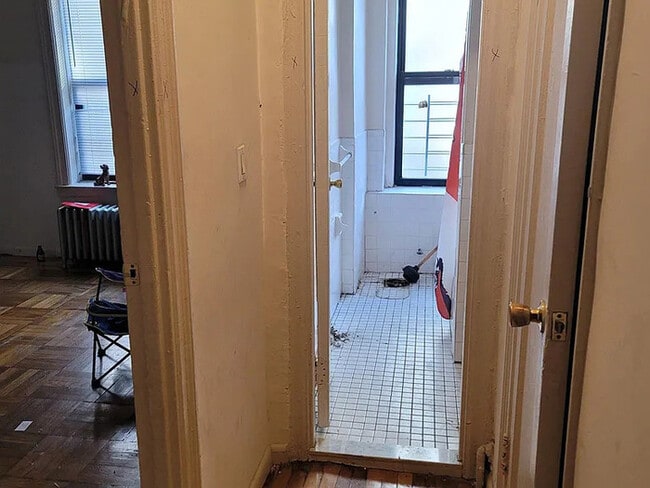 Building Photo - Newly Renovated 1 Bedroom Apartment in Mor...