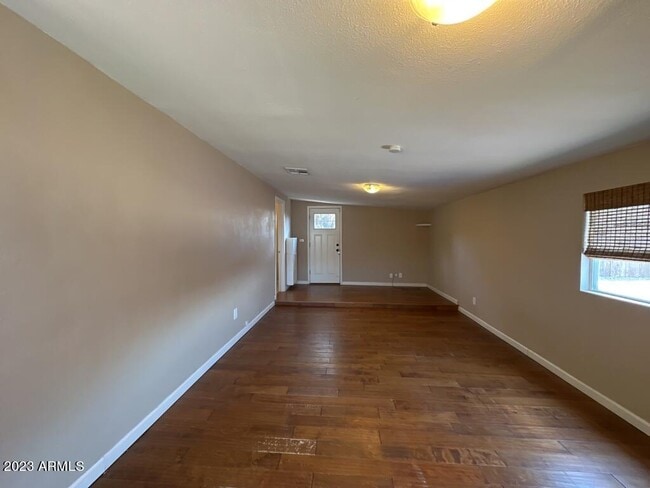 Building Photo - 1501 E Palm Ln