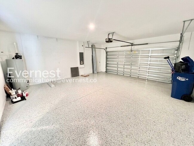 Building Photo - Spacious 5 Bed, 3.5 Bath Home with Fenced Yard and 2-Car Garage | Available Soon!