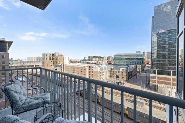 Building Photo - Beautifully renovated corner unit at prest...