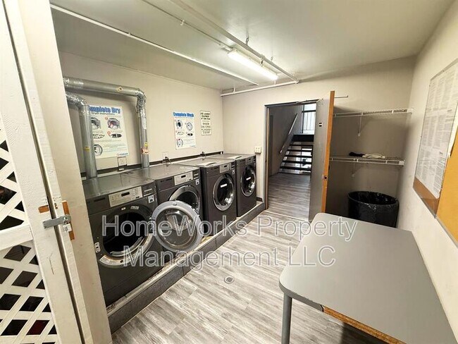 Building Photo - 9633 White Acre Rd