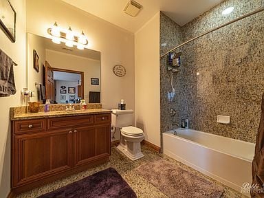 Building Photo - 140 S River St