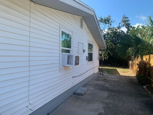 Building Photo - Modest 3BR/2BA home in Northeast Gulfport