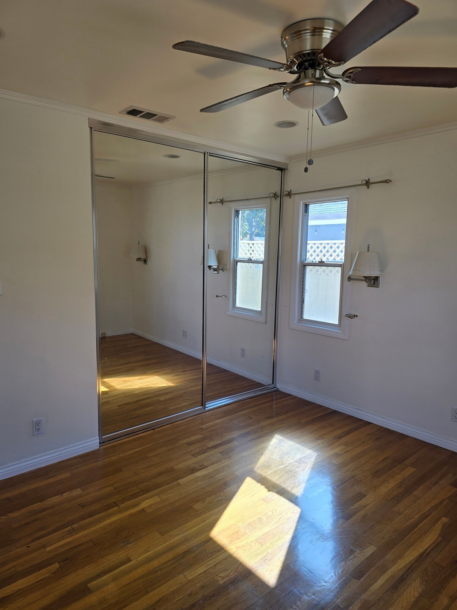 Building Photo - 8834 Boyar Ave