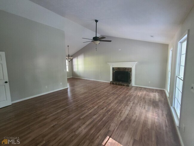 Building Photo - 127 Welcome Wood Dr