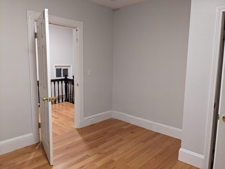 Building Photo - 25 Moreland St