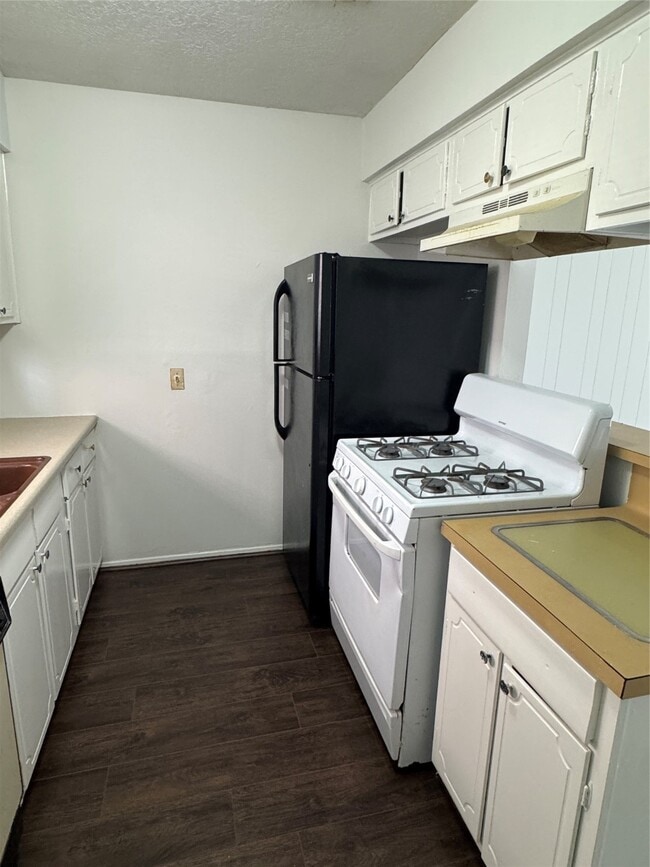 Building Photo - 10032 Neuens Rd