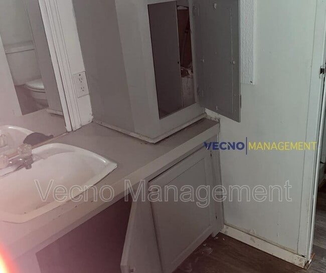 Building Photo - 201 S Preston Rd