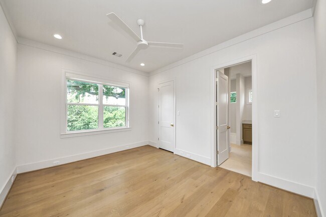 Building Photo - 739 Azaleadell Dr