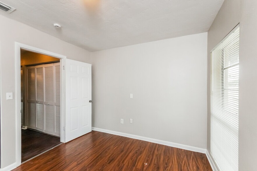 Building Photo - 11010 SW 123rd Ave