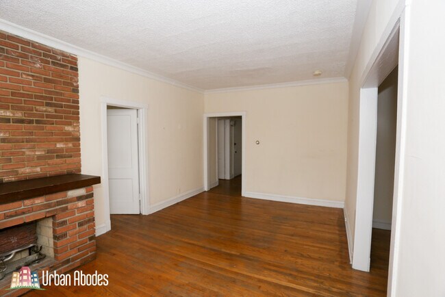 Building Photo - 3517 N Racine Ave