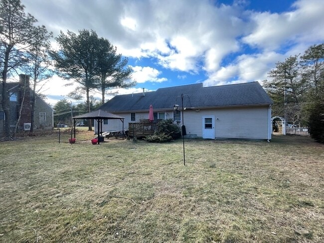 Building Photo - 285 Charge Pond Rd