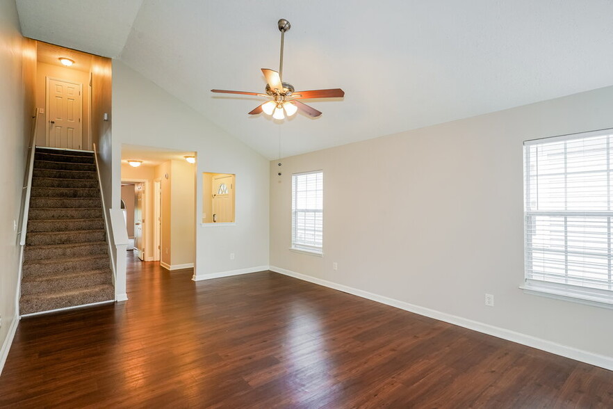 Building Photo - 2729 Riverbend Dr