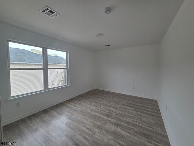 Building Photo - 158 Sherman Ave