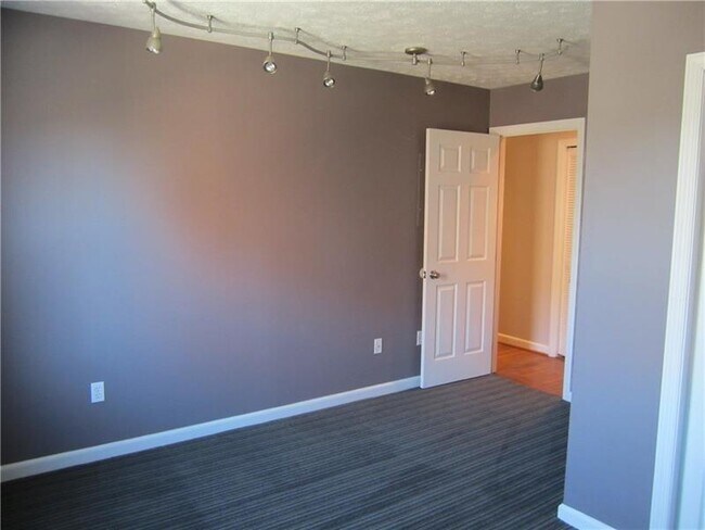 Building Photo - 600 S Negley Ave