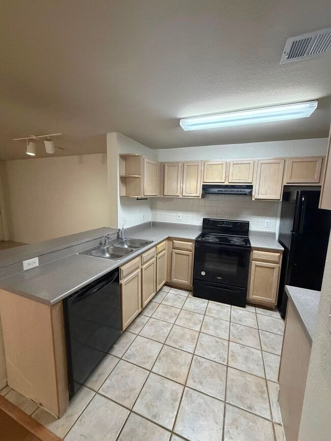 Building Photo - 7605 Pissarro Dr