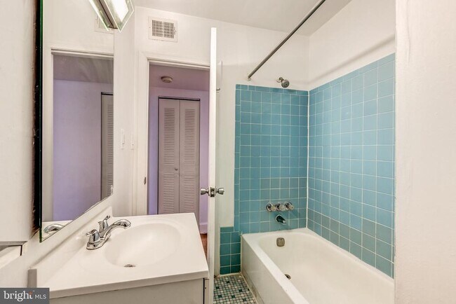 Building Photo - 3060 16th St NW