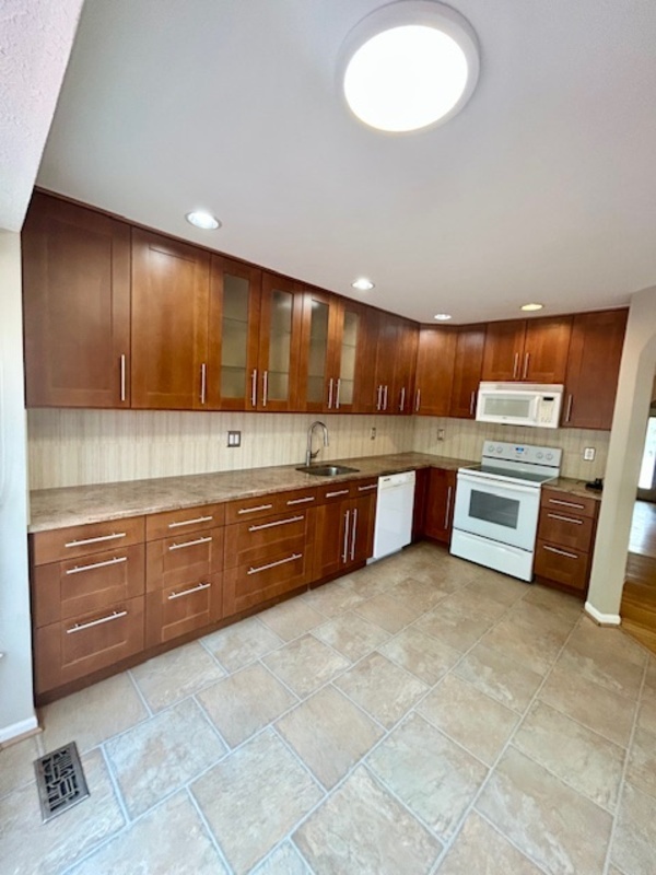 Building Photo - 7 Willwood Ct