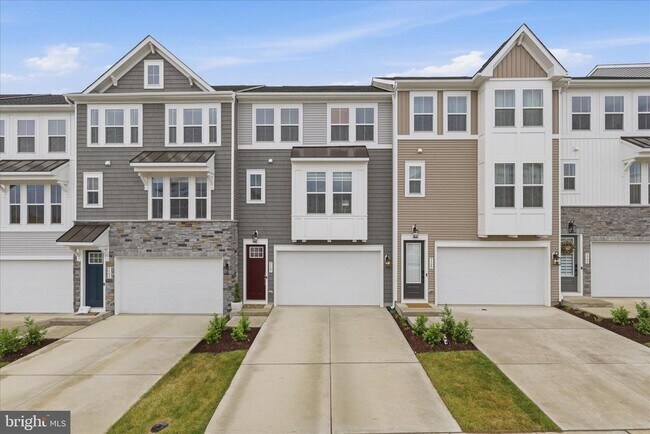 Building Photo - 9507 Maidenhair Ave