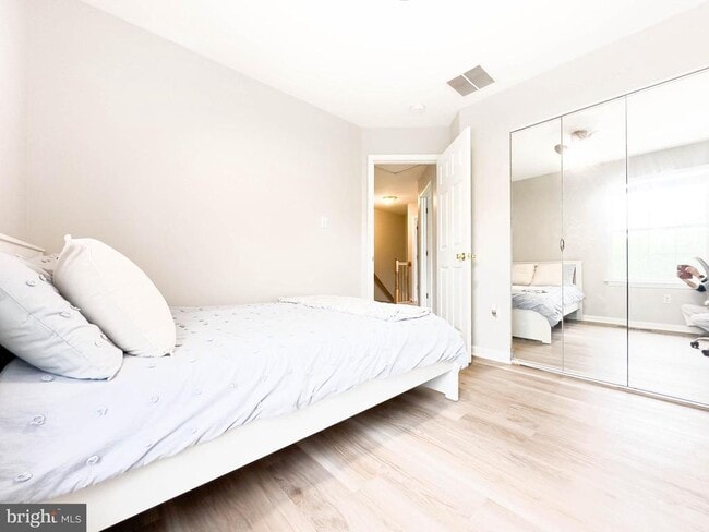 Building Photo - 13 Boulevard Pl