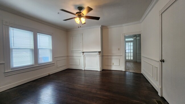 Building Photo - 809 Providence Rd