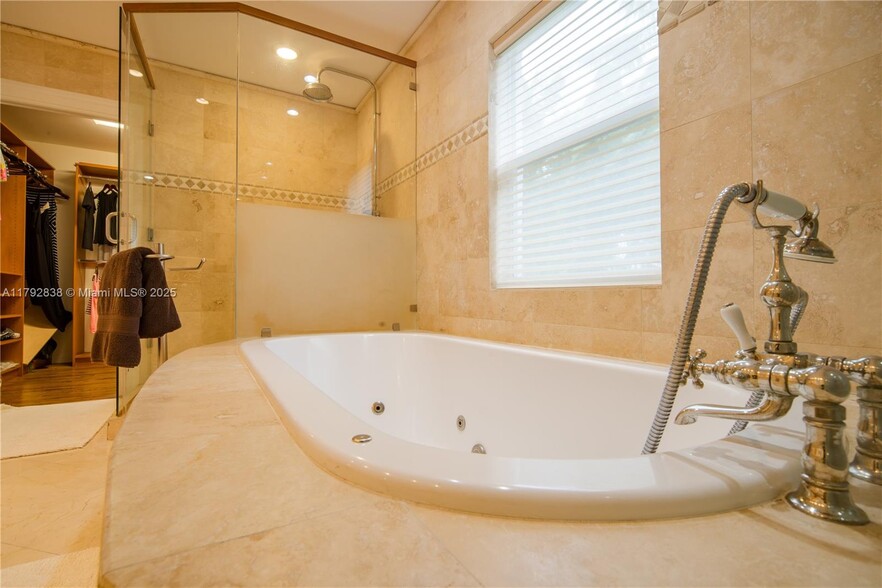 Building Photo - 3514 Crystal Ct