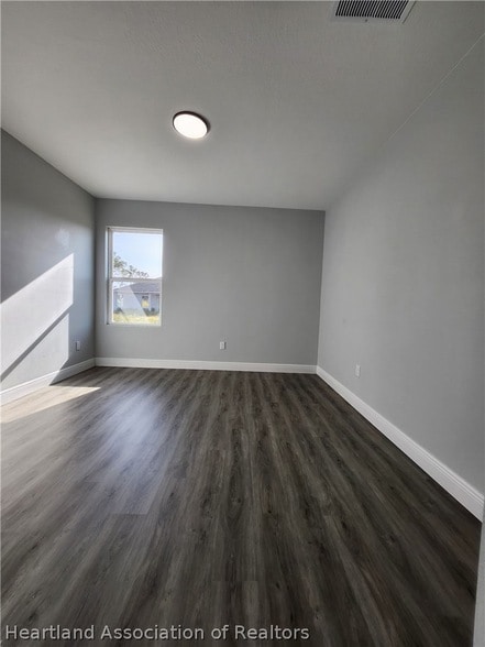 Building Photo - 6920 Dickinson Dr