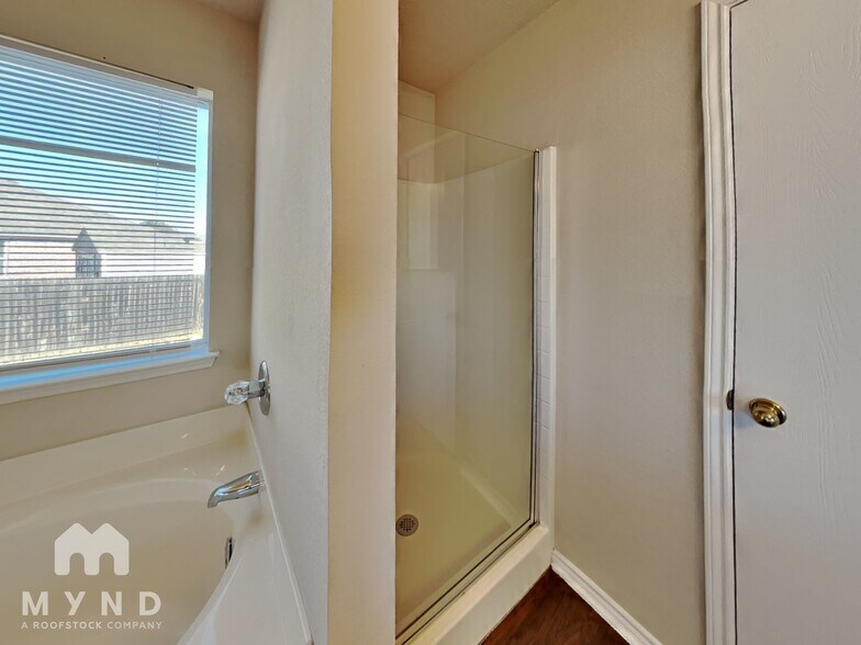 Building Photo - 1801 Bertram Dr