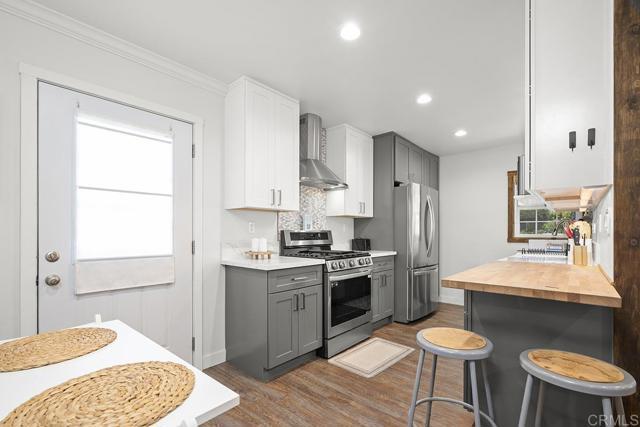 Building Photo - 586 Del Mar Ave