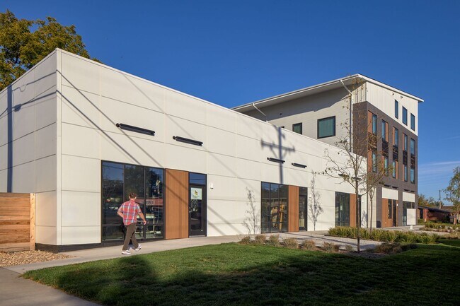 Building Photo - 345 N 23rd St