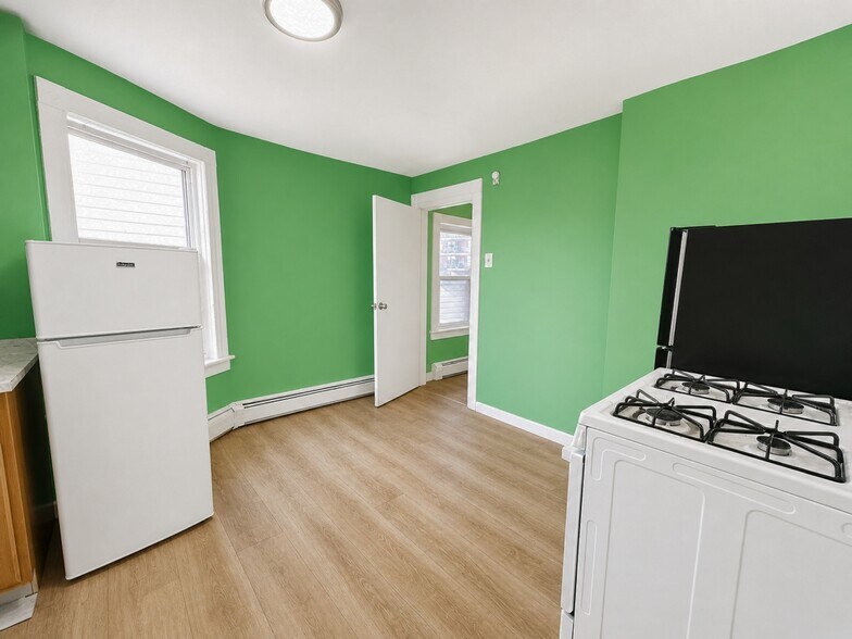 Kitchen - 276 Atlantic St