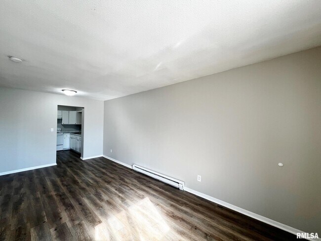Building Photo - 15804 3rd St